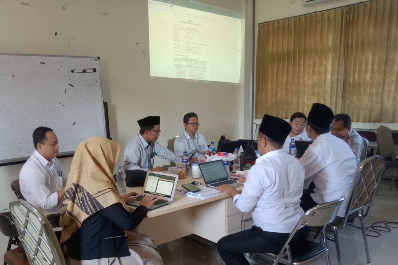 Penyusunan Draf VMTS PPG LPTK IAIN Madura: Kolaborasi Bersama di Ruangan PPG